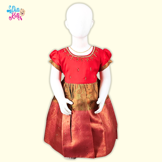 This Pattu Frockcomes in combination with Red Stone work top with Green printed skirt with Large border.